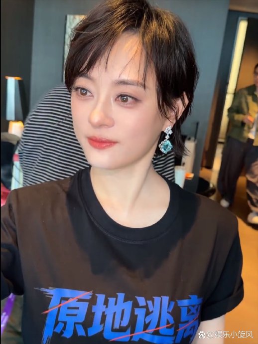 金鹤龙之前都给哪些明星做过化妆师？