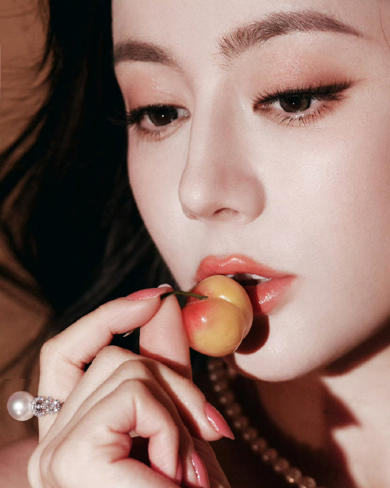 迪丽热巴本人到底有没有做江坂丽奈美甲？