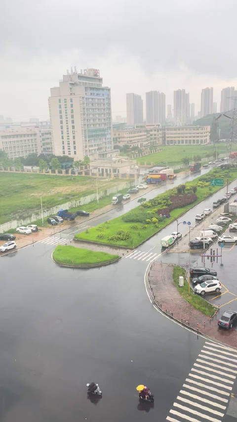 下雨下雨下雨，天天下！怎么不下个于和伟给我！