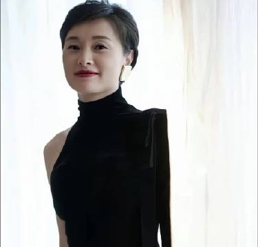 吴越书卷气质获赞，蒋勤勤婚后灵气转烟火气