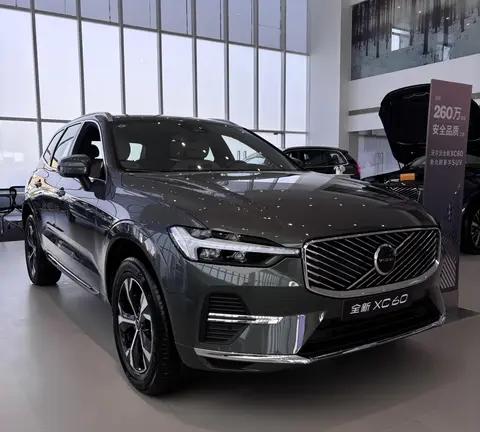 全新沃尔沃XC60值得关注!B5燃油版限时25.49万起,全系标配四驱