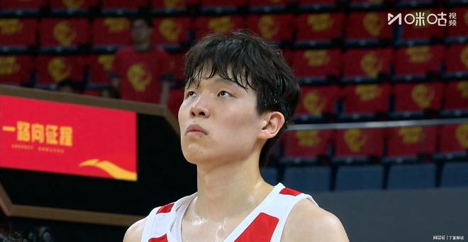 杨瀚森回归首秀评价——'久违的沉稳，但别神话也别苛责'