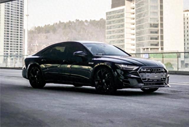 奥迪全新A7L黑武士“杀疯了”，配3.0T V6大心脏，最大340马力，帅_世界Car疯评