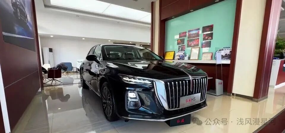 10万落地开红旗H5,比迈腾省下的那笔钱,能让你过年礼品塞满后备厢