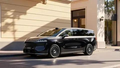 蒙智行首款 MPV 重磅登场，智界 V9 携华为黑科技宣战高端市场