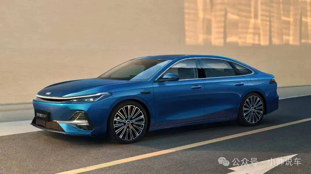 8万起!吉利银河A7 EM-i掀桌:L2+2100km续航，合资车还怎么卖?