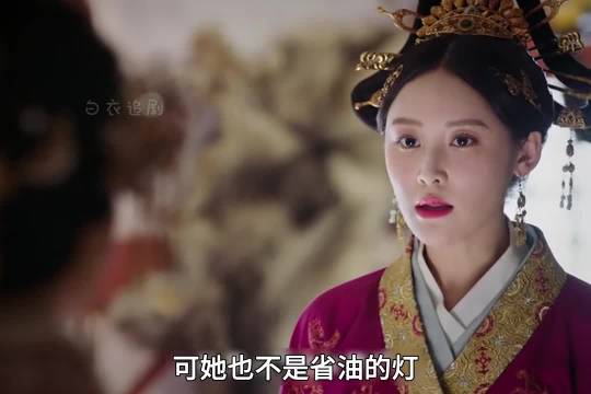 她本是萧家三女，却被皇上看中册封为妃，也因此开启了传奇之路