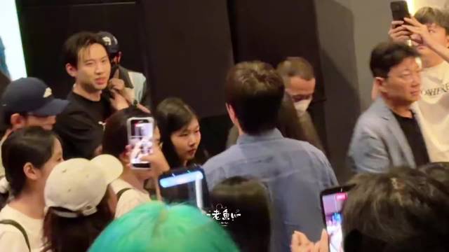 张哲华现身鑫仔新片首映礼全程捧场