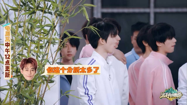 啊啊啊 刘耀文把宋亚轩搂在怀里 正对面抱着 .