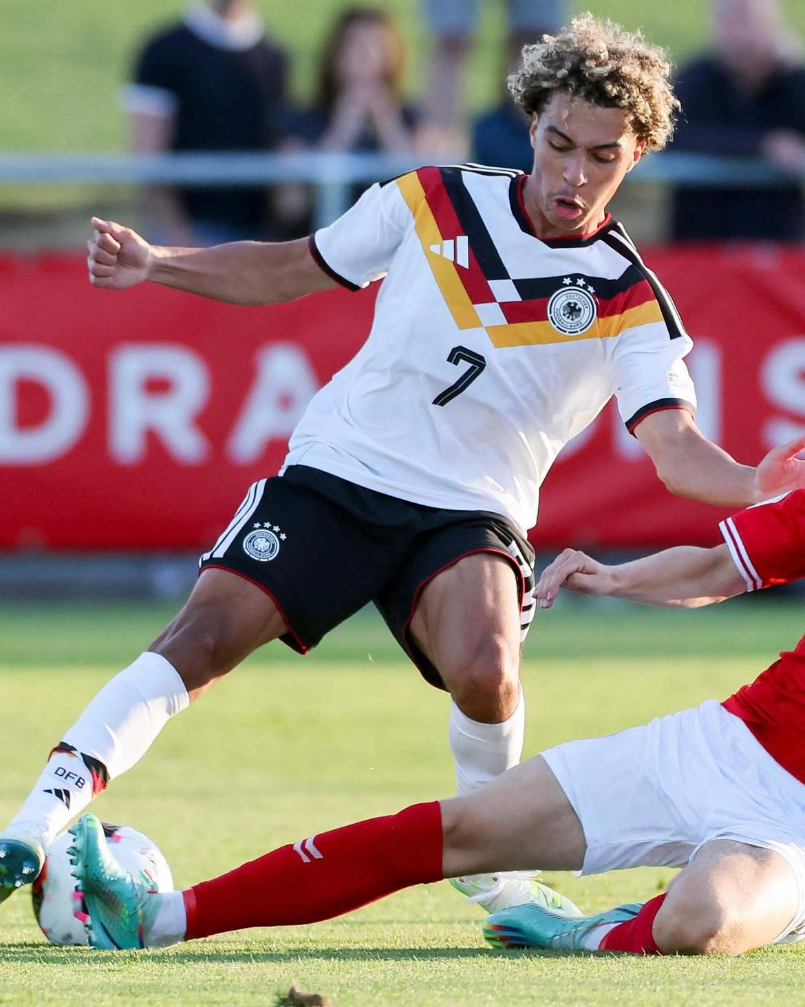 德国U19队4比3险胜丹麦U19队，奥涅卡点射破门