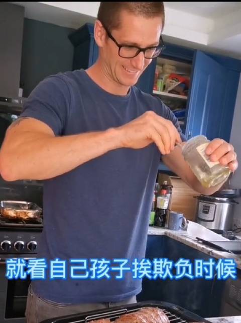 张踩铃视频中夫妻打闹误伤艾伦妈妈