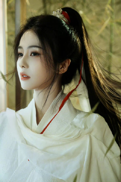 白鹿《莫离》杀青哽咽发言，细节太圈粉