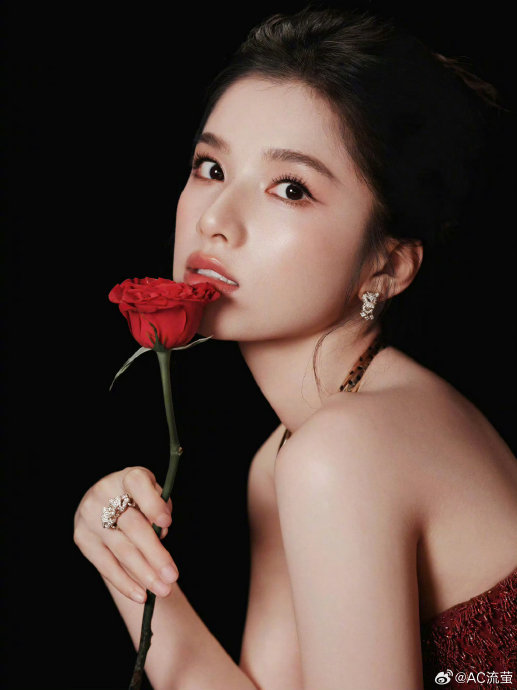 张婧仪这次的珠宝是谁提供赞助的？