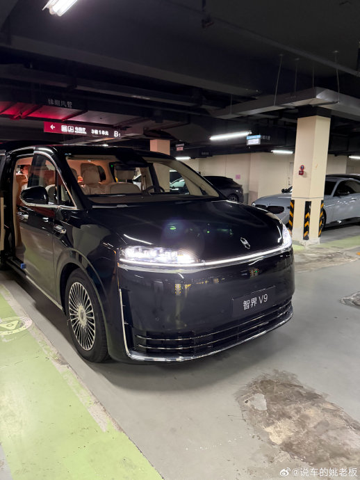 智界V9适合家庭日常出行使用吗？