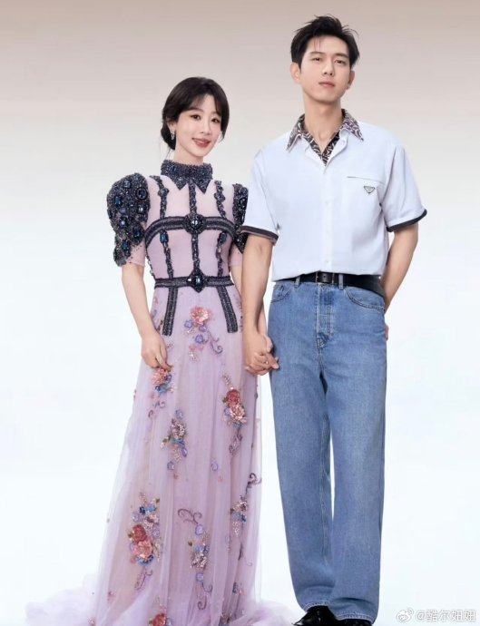李现私下真的给杨紫送了获奖祝福吗？