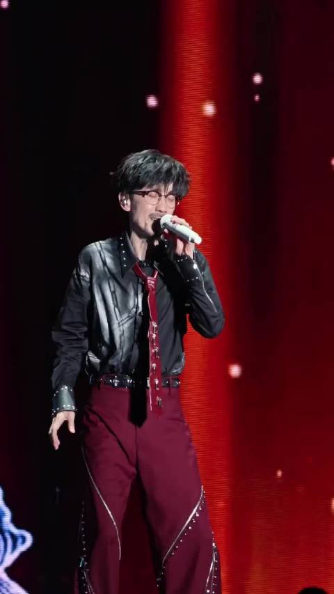 周传雄演唱会首唱古风新歌烟雨平生