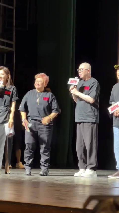 冯小刚新片获半个娱乐圈包场支持