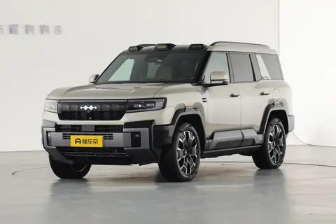 2025款豹8：4.8S百公里加速，配华为乾崑智驾ADS 3.0+云辇-P系统。