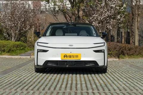 14万7买纯电中大型轿车,鸿蒙座舱空悬,续航710km