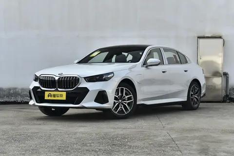 宝马 i5，把豪华均衡操控智能座舱拉满的中大型纯电轿车
