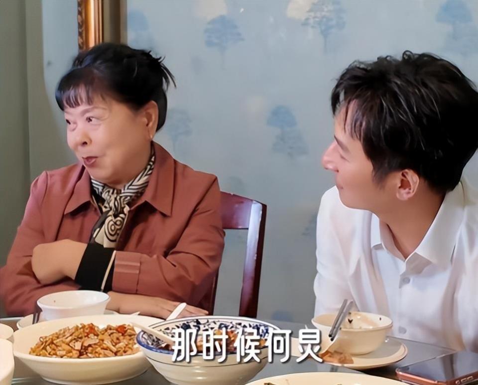 李维嘉讲述与何炅、汪涵的往事，罕见提及龙丹妮，他妈妈沉默不语_新闻