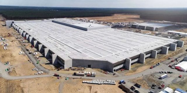 从特斯拉柏林工厂驶出的电动车，和上海超级工厂的产品有什么不同？_新闻