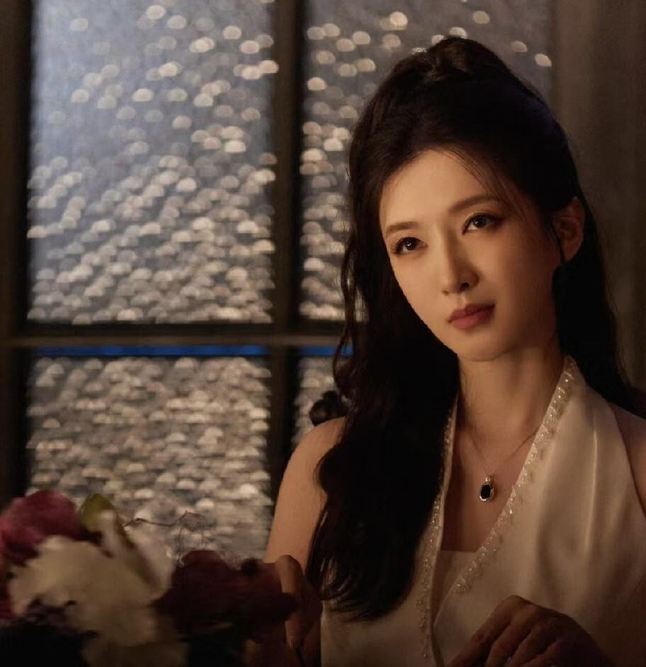 江疏影终于找到了正确的赛道?从“木头美人”到“疯批恶女”,这波反转让人直呼过瘾