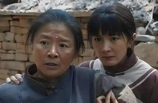 迟蓬获奖，蒋欣歪头杨幂哭了，任素汐坐后排鼓掌，董勇反应很真实