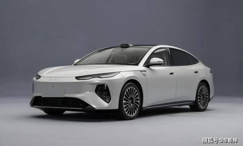 比亚迪持续输出！旗舰轿车海豹08续航信息公布！纯电能达905Km