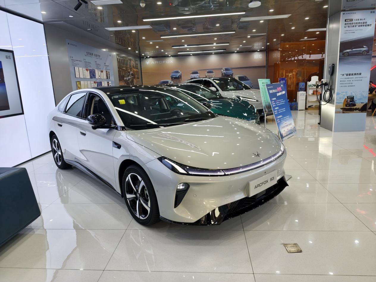 实探极狐贝塔S3：5万多买B+级大车，销售坚称「不做网约车」TA说