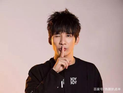 大张伟终于遇到对手,被向太反怼俗气,调侃不成只能认怂