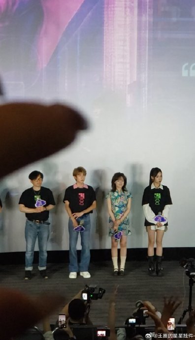 王源这次电影路演期间发生了什么争议？