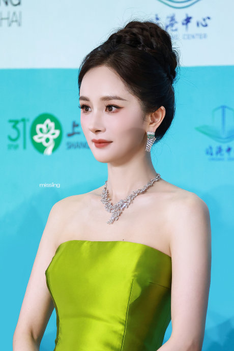 杨幂还帮过谢依霖哪些其他事情