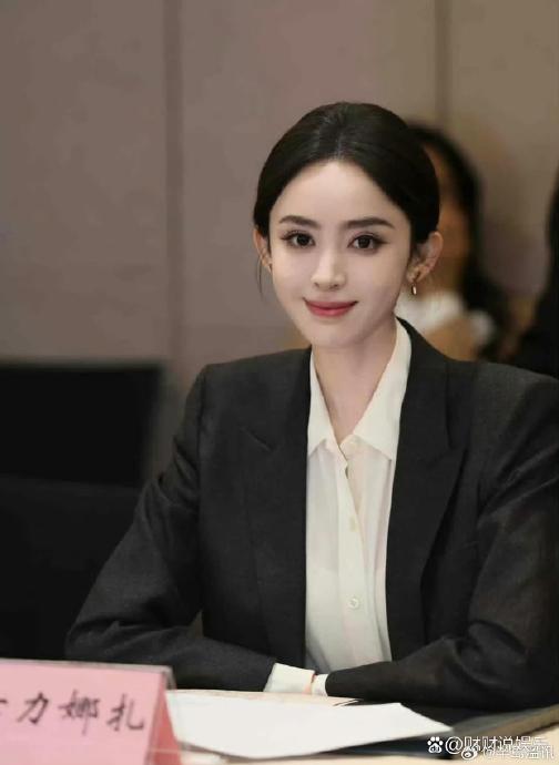 娜扎的素颜路透具体是什么样的？