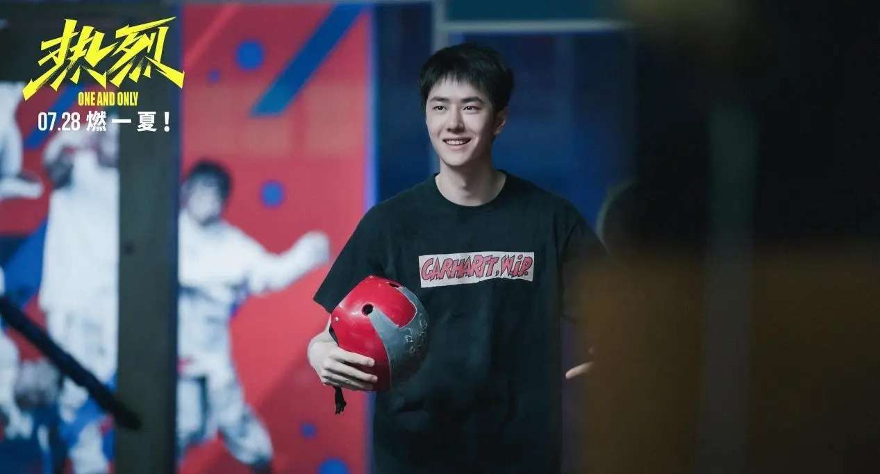 也谈尔冬升导演盛赞，王一博为何在电影圈抢手？因为一博严选