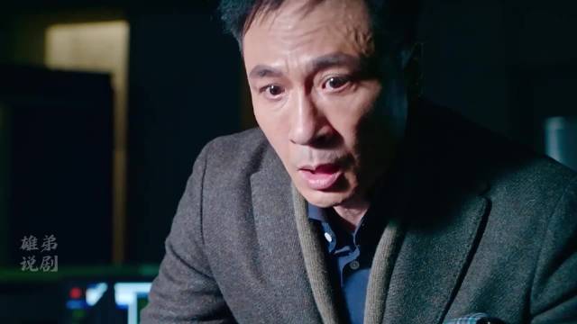 局长惊恐地发现，毒贩开枪是在给警方传递密码