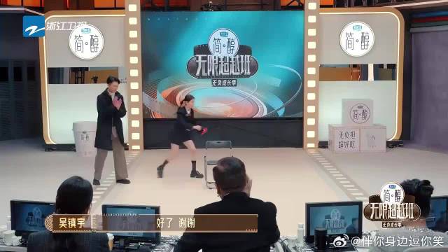 哈妮克孜即兴表演太精彩，李诚儒都挑不出刺，拿着卡下台激动坏了！