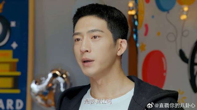 路炎晨在归晓面前表现，用左手一杆清台：想要我让吗！