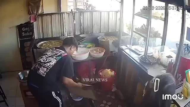 巴厘岛登巴萨一辆汽车撞入餐馆，受害者被热油烫伤！