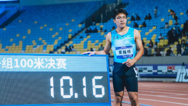 真牛！20岁中国新飞人100米狂飙创佳绩，起跑跟苏炳添一样快