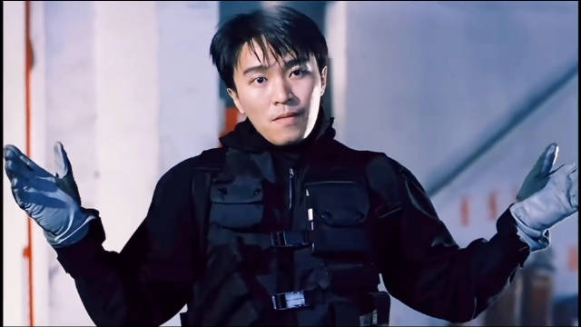 周星驰这一段的松弛感，内娱再演100年也复刻不出来！