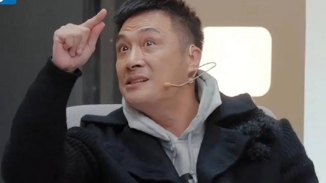哈妮克孜长得漂亮演技还好，台上一段即兴表演，吴镇宇都看过瘾一直夸！