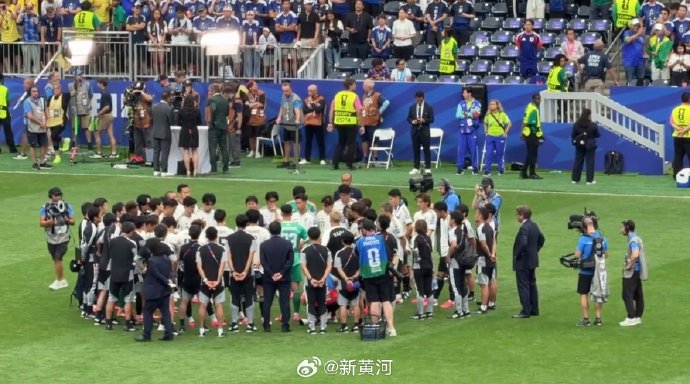 新河：日本遭巴西绝杀逆转，全队围圈总结