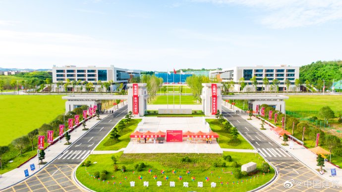 吉利为什么选择在成都成立闪聚电池公司？