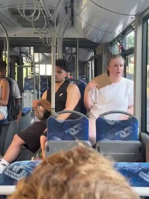 英国网友呼吁进口更多比亚迪空调巴士