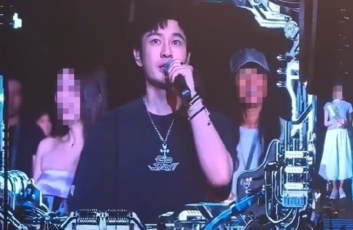 黄晓明周杰伦演唱会发言具体说了什么涉及杨颖？