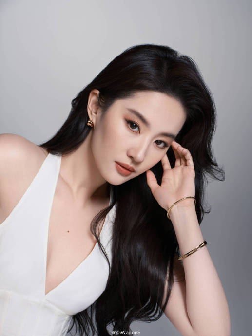 蓝盈莹主持的《TA自成风》是什么节目？