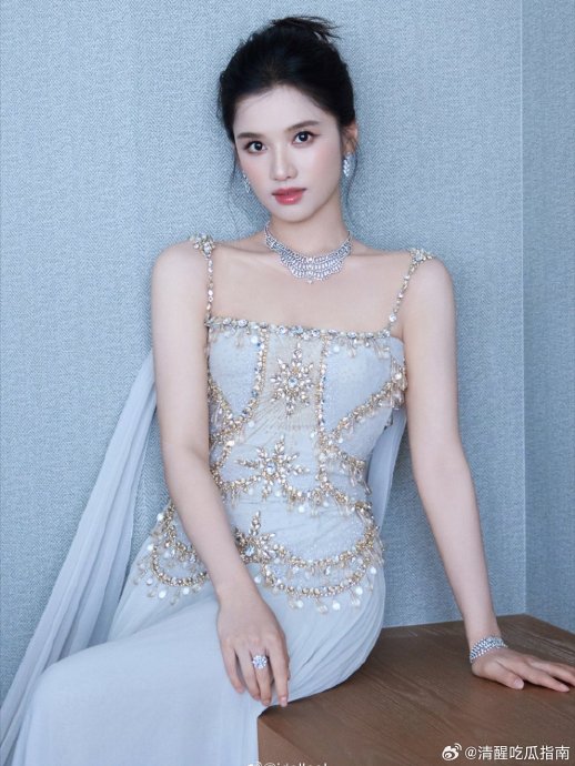 网友是怎么评价张婧仪这次变装造型？
