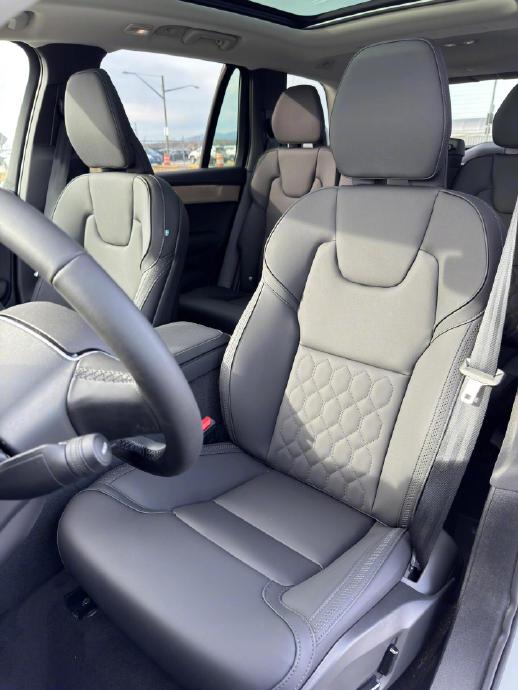 沃尔沃XC90 PHEV内饰全方位解析，优缺点一目了然