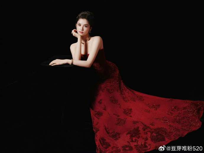 这个红毯变装设计是张婧仪本人提的吗？
